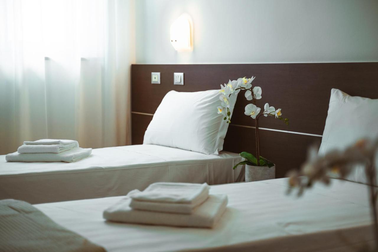 Albergo Commercio 帕尔马诺瓦 外观 照片