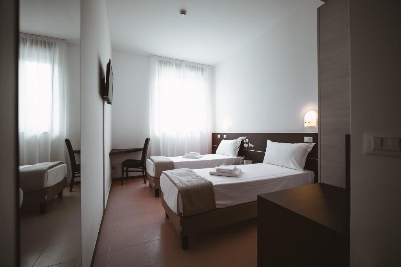 Albergo Commercio 帕尔马诺瓦 外观 照片