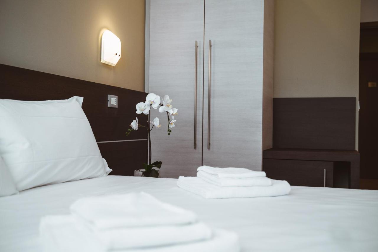 Albergo Commercio 帕尔马诺瓦 外观 照片